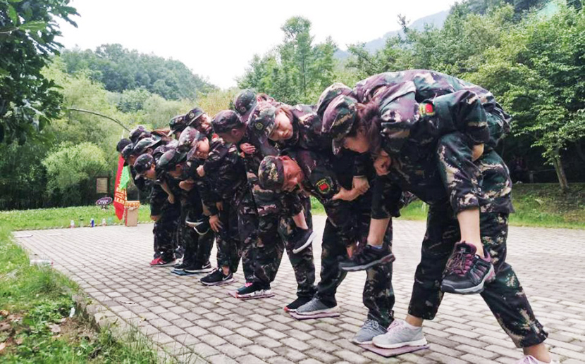 凝心聚力，挑戰(zhàn)自我---桂仁醫(yī)藥開展戶外拓展訓(xùn)練